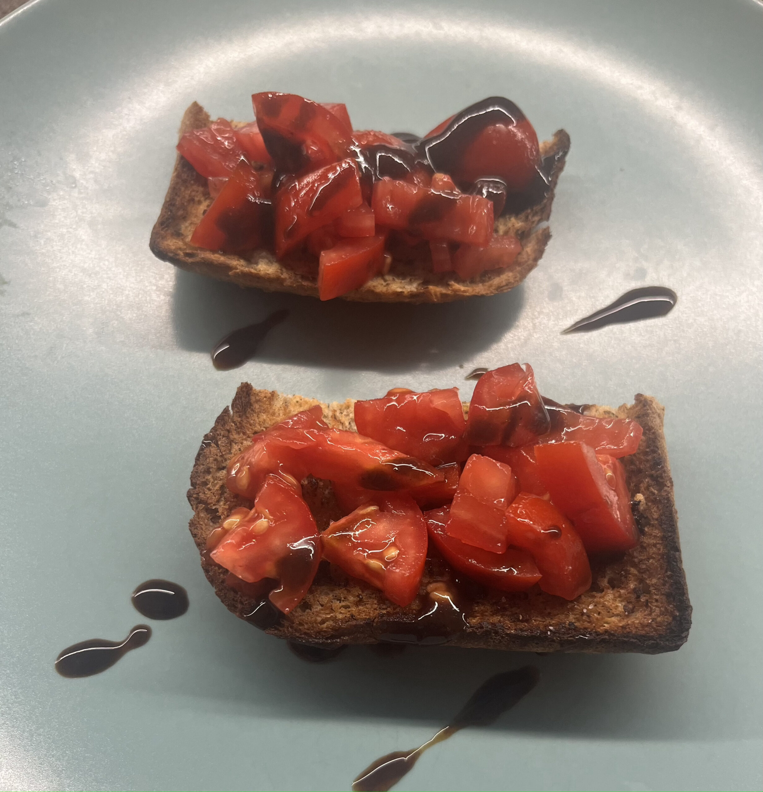 Bruschetta aglio nero e mostarda